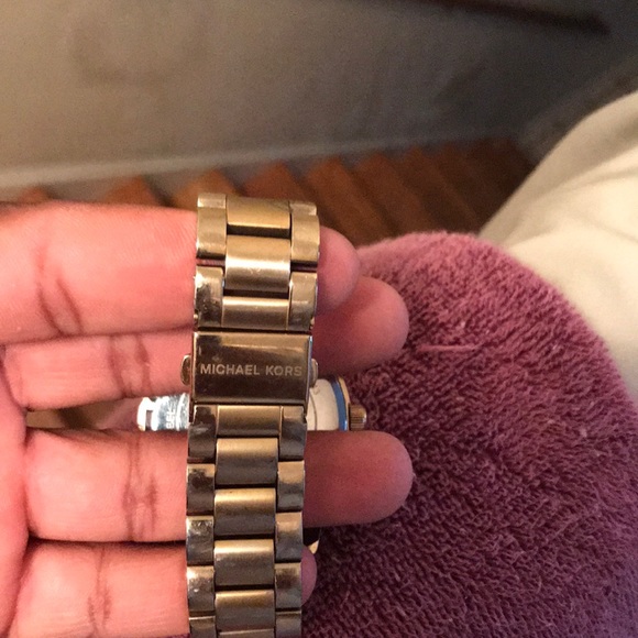 gold world micheal kors watch! good condition💯 - Picture 2 of 4